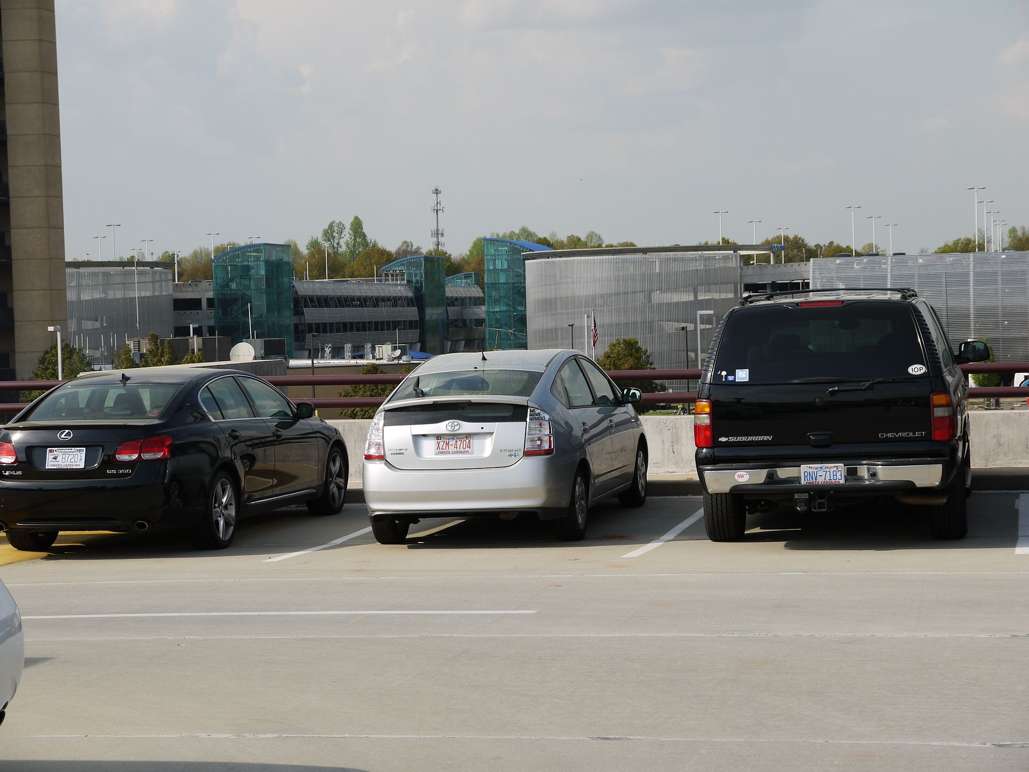 mein Toyota Prius Hybrid ist in den USA keine Seltenheit. mehr als 20 fand ich in der Parkgarage vor !!